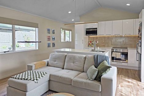 Photo of property in 86a Colwill Road, Massey, Auckland, 0614