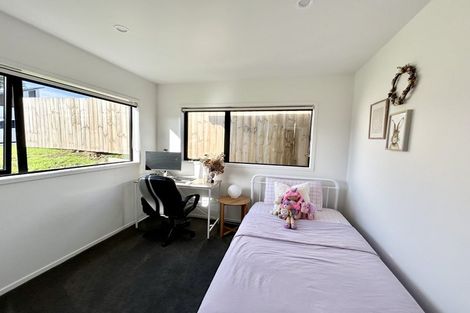 Photo of property in 25 Paihere Street, Huapai, Kumeu, 0810
