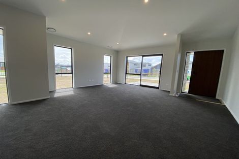 Photo of property in 2 Weweia Close, Kenepuru, Porirua, 5022