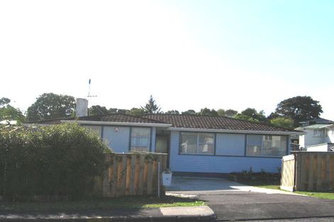 Photo of property in 15 Lantana Road, Green Bay, Auckland, 0604
