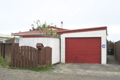 Photo of property in 13 Chetwode Grove, Newlands, Wellington, 6037