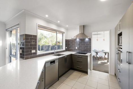 Photo of property in 5 Compton Grove, Huntington, Hamilton, 3210