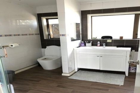 Photo of property in 463 Don Buck Road, Massey, Auckland, 0614