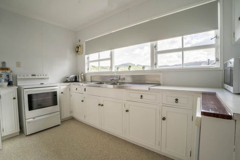 Photo of property in 2 Florio Terrace, Tawa, Wellington, 5028