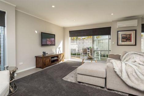 Photo of property in 142 Holly Road, St Albans, Christchurch, 8014