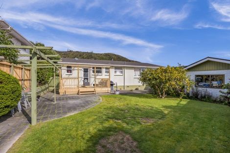 Photo of property in 18 Helvetia Grove, Naenae, Lower Hutt, 5011