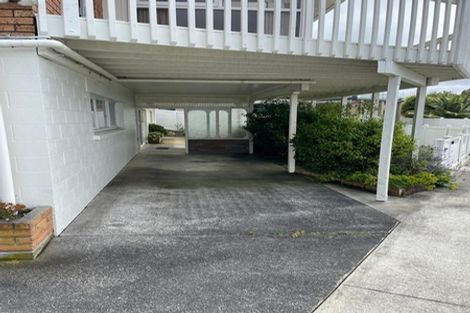 Photo of property in 17 Cashmere Place, Glenfield, Auckland, 0629