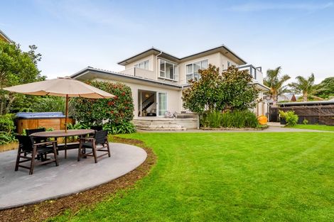 Photo of property in 10 Strandon Place, Strandon, New Plymouth, 4312