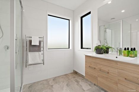 Photo of property in 76 Hayfield Way, Karaka, Papakura, 2113