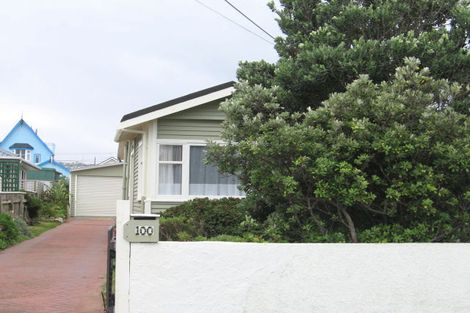 Photo of property in 100 Apu Crescent, Lyall Bay, Wellington, 6022