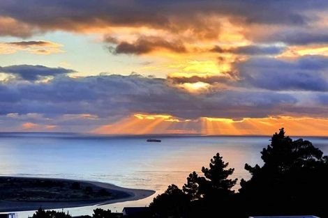 Photo of property in 139 Moncks Spur Road, Redcliffs, Christchurch, 8081