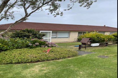 Photo of property in 1/819 East Coast Road, Northcross, Auckland, 0630
