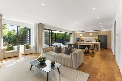 Photo of property in 21 Oscar Road, Greenhithe, Auckland, 0632