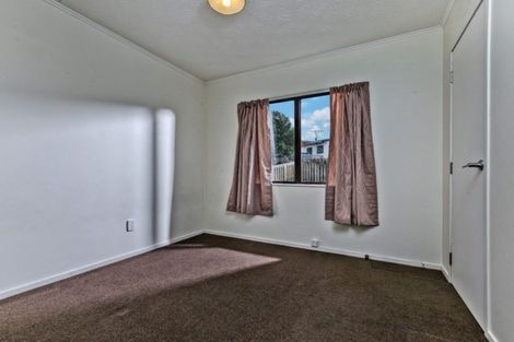 Photo of property in 1/39 Athena Drive, Totara Vale, Auckland, 0629