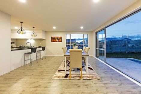 Photo of property in 17 Flight Place, Takanini, 2112