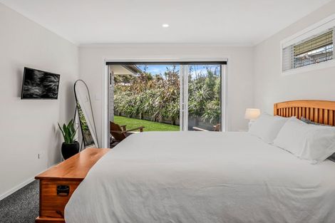 Photo of property in 33 Golf Vue Place, Castlecliff, Whanganui, 4501