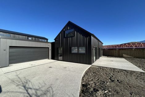 Photo of property in 15 Rowe Drive, Jacks Point, 9371