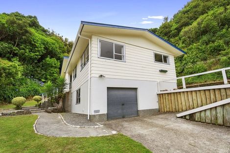 Photo of property in 18 Westhaven Drive, Tawa, Wellington, 5028