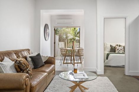 Photo of property in 5 Grass Street, Oriental Bay, Wellington, 6011