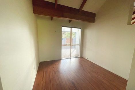 Photo of property in 1 Gosford Drive, Botany Downs, Auckland, 2010