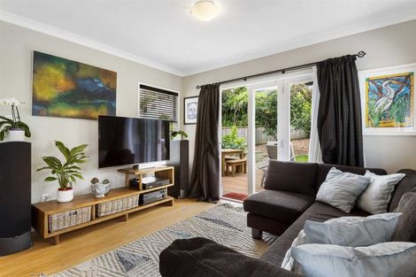 Photo of property in 35 Lynden Avenue, Hillcrest, Auckland, 0627