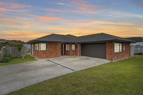 Photo of property in 9 Percy Kinsman Crescent, Riverstone Terraces, Upper Hutt, 5018