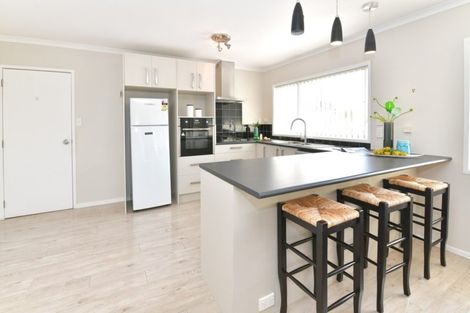 Photo of property in 2/24 Tamariki Avenue, Kelston, Auckland, 0602