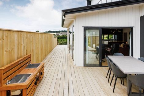 Photo of property in 18 Silkwood Place, Fitzherbert, Palmerston North, 4410