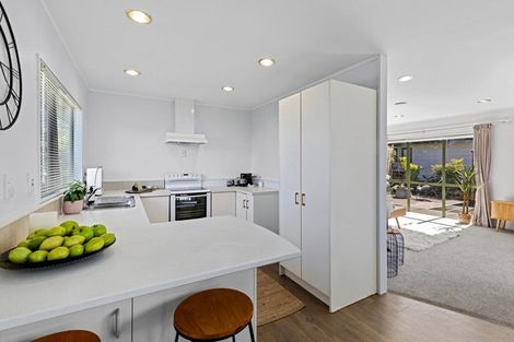 Photo of property in 2/18 Edgeworth Road, Glenfield, Auckland, 0629