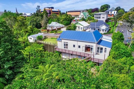 Photo of property in 28 Carrington Street, New Plymouth, 4310