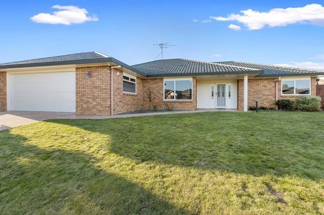 Photo of property in 22 Waiwherowhero Drive, St Andrews, Hamilton, 3200