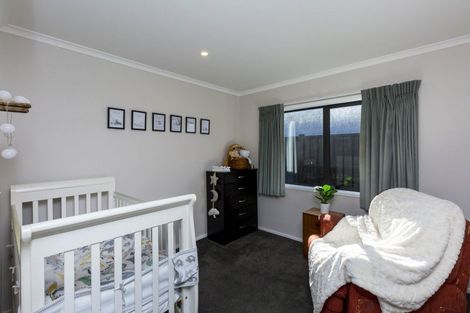 Photo of property in 24 Te Kaeaea Crescent, Wallaceville, Upper Hutt, 5018