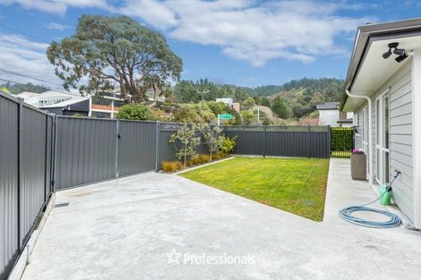 Photo of property in 2 Chalfont Road, Silverstream, Upper Hutt, 5019