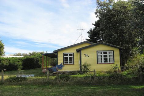 Photo of property in 662 Waikawa Beach Road, Waikawa Beach, Levin, 5573