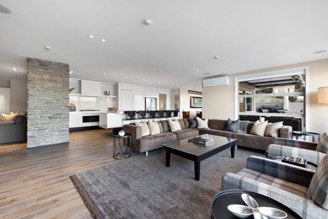 Photo of property in 6 Lordens Place, Fernhill, Queenstown, 9300