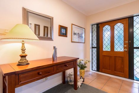 Photo of property in 32 Hadleigh Court, Paraparaumu, 5032