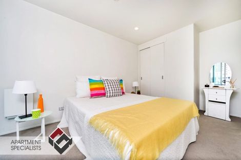 Photo of property in 30 Beach Road, Te Atatu Peninsula, Auckland, 0610