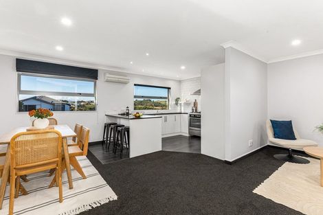 Photo of property in 38 Tongariro Drive, Aotea, Porirua, 5024