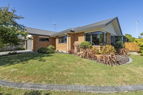 Photo of property in 34 Greenwood Place, Fitzherbert, Palmerston North, 4410