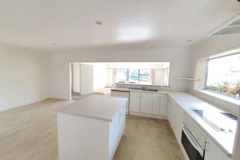 Photo of property in 19 Shanaway Rise, Hillcrest, Auckland, 0627