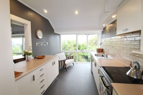 Photo of property in 16 Solway Street, Holmes Hill, Oamaru, 9401