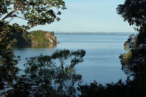 Photo of property in 68 Laingholm Drive, Laingholm, Auckland, 0604