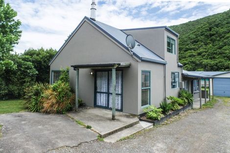 Photo of property in 44 Beach Road, Waikawa, Picton, 7220