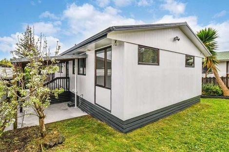 Photo of property in 2/10 Nearco Street, Randwick Park, Auckland, 2105