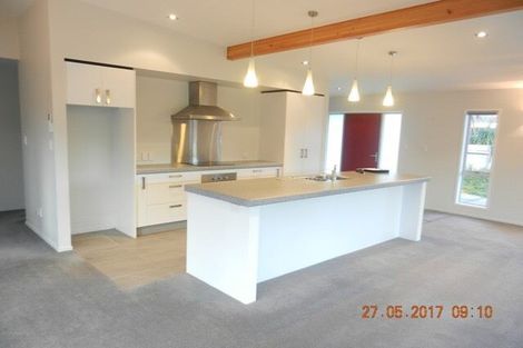 Photo of property in 10 Paradise Point Place, One Tree Point, 0118