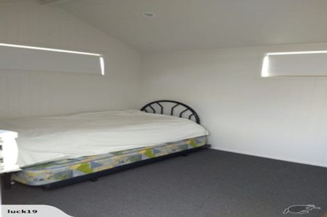 Photo of property in 28 Golf Road, New Lynn, Auckland, 0600