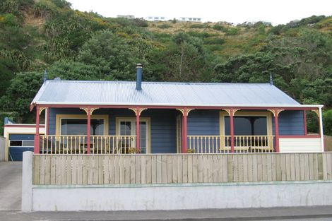 Photo of property in 194 The Esplanade, Island Bay, Wellington, 6023