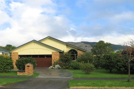 Photo of property in 4 Kohekohe Road, Waikanae, 5036