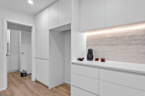 Photo of property in 21 Lantana Road, Green Bay, Auckland, 0604