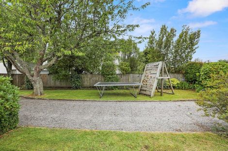 Photo of property in 2 Gradwell Place, Two Mile Bay, Taupo, 3330